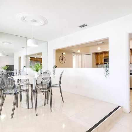 הוליווד Modern Spacious 5-Bedroom Home With Pool מראה חיצוני תמונה